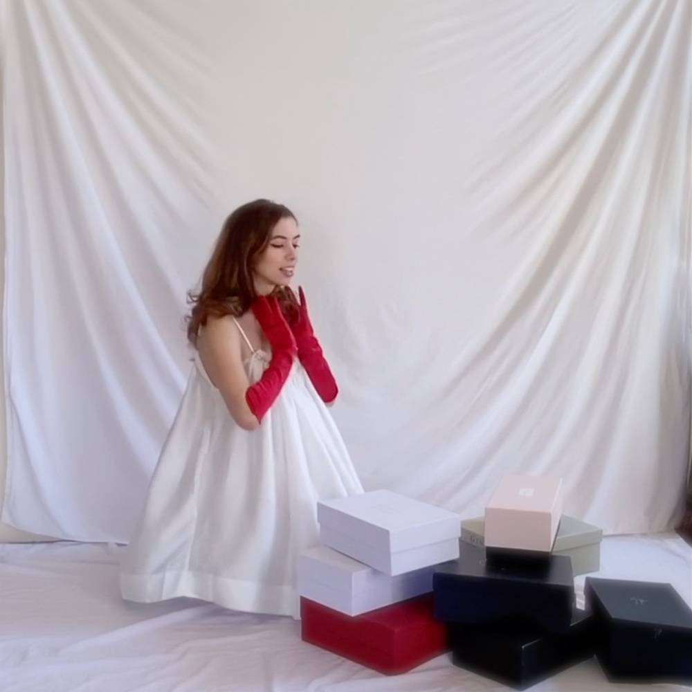 SHOE LOVE - AN UNBOXING STORY 👠 - Picture 2 of 5